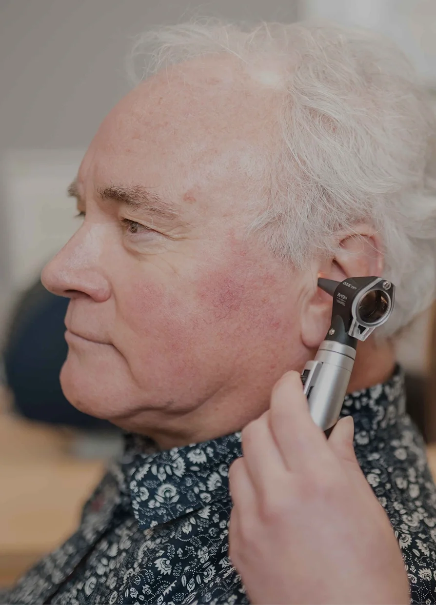 Homme âgé en consultation